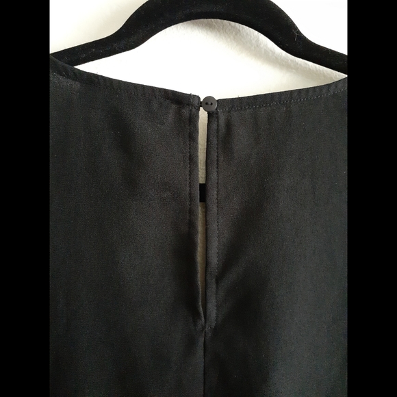 Black V-Neck Dress - Picture 4 of 4